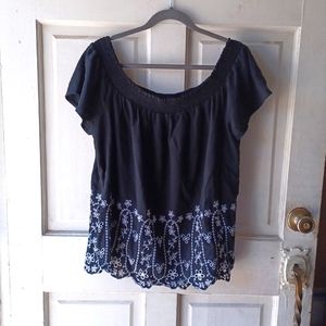 Old Navy Off The Shoulder Black and White Blouse size 2X